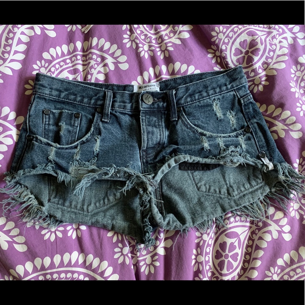 One Teaspoon women’s distressed shorts